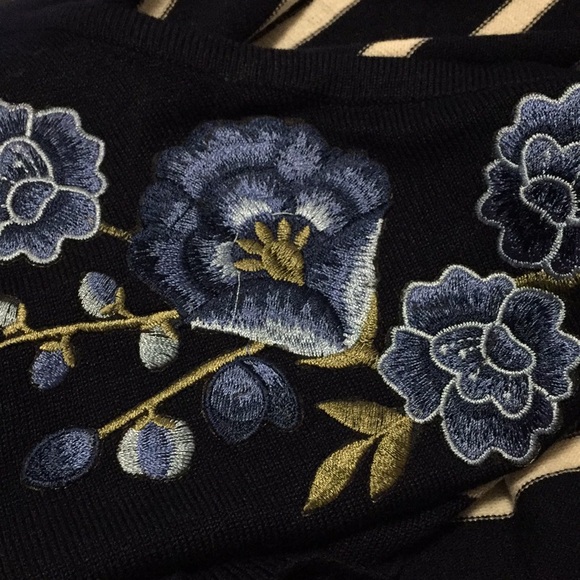 Women’s Embroidered Striped Blue White Sweater OX - Picture 6 of 7